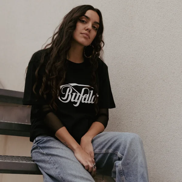 Diseño de camiseta negra Bufala de Badaloners foto en el barrio de Bufala-thumbnail