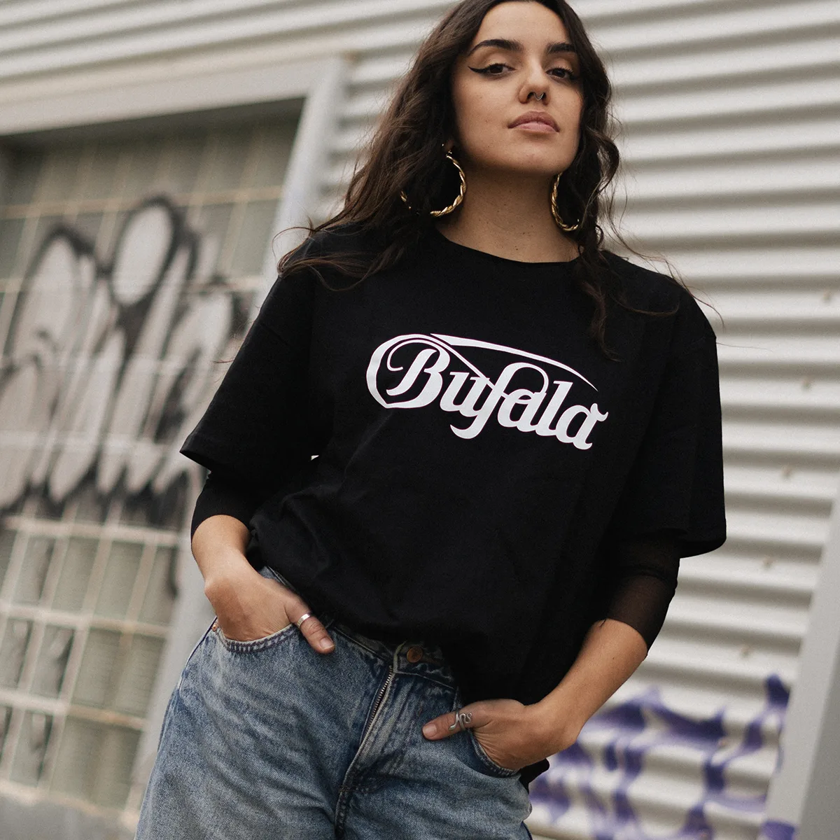 Camiseta negra Bufala Badaloners - Streetwear en el barrio de Bufala