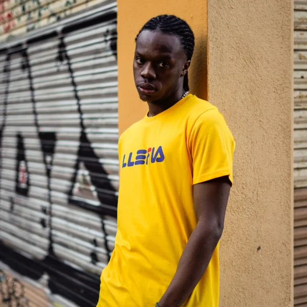 Textura y color amarillo de la camiseta Llefia Badaloners-thumbnail